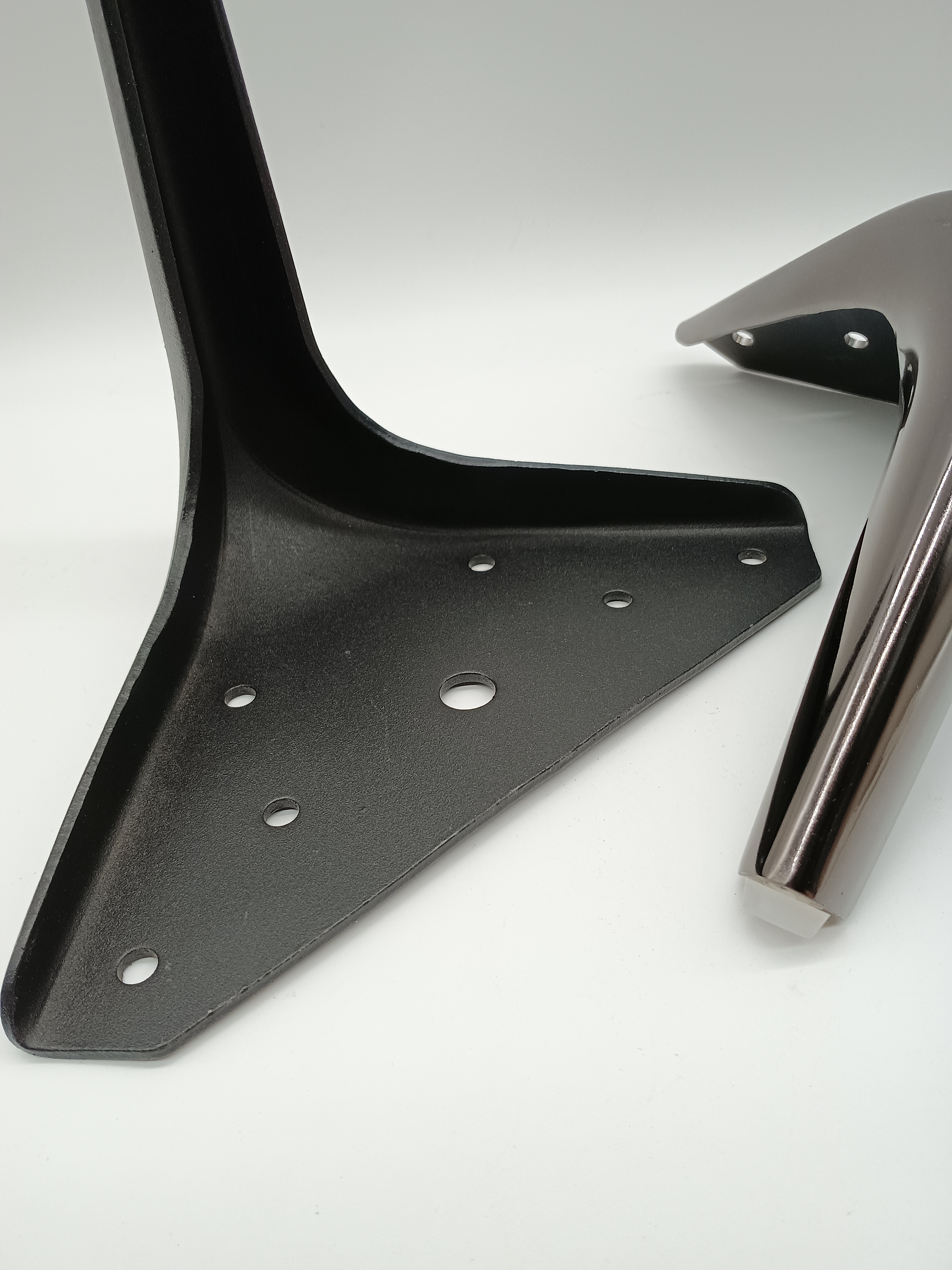 Gambe per divani in ferro di lusso a forma di Y affusolate moderne in metallo personalizzate in fabbrica