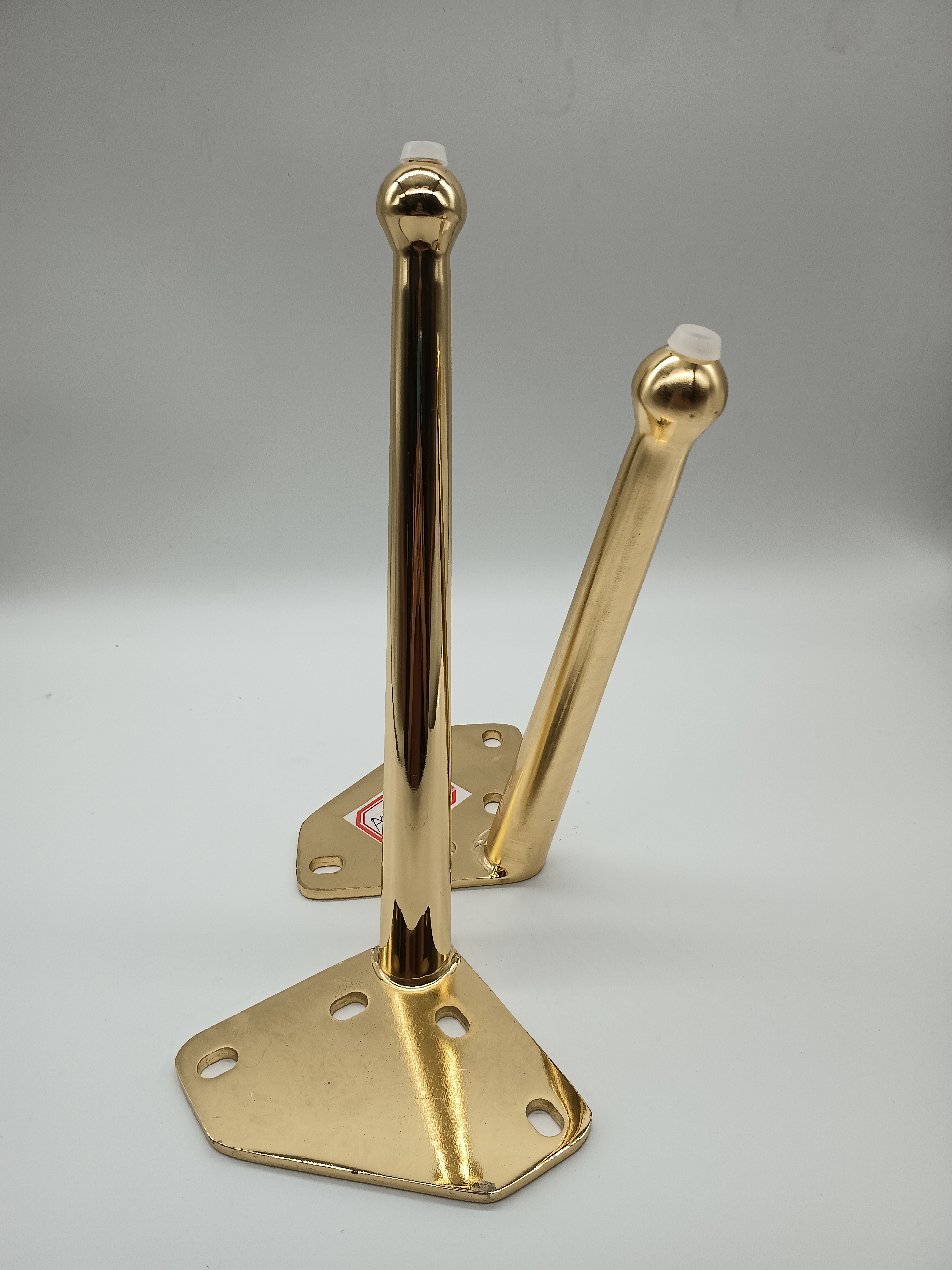 Piedini hardware per mobili in metallo di vendita caldo Gambe per mobile TV addensate 3 gambe