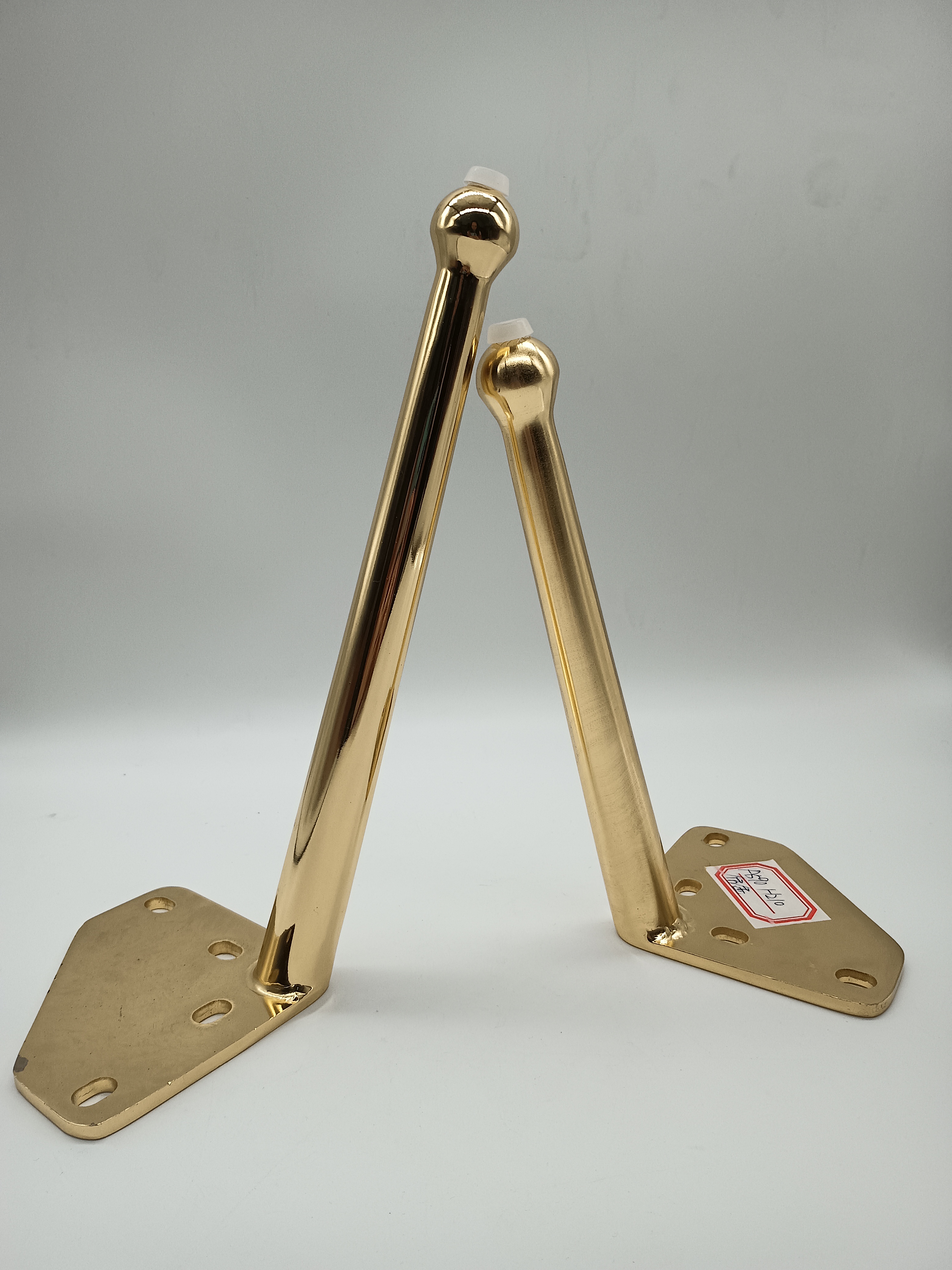 Piedini hardware per mobili in metallo di vendita caldo Gambe per mobile TV addensate 3 gambe