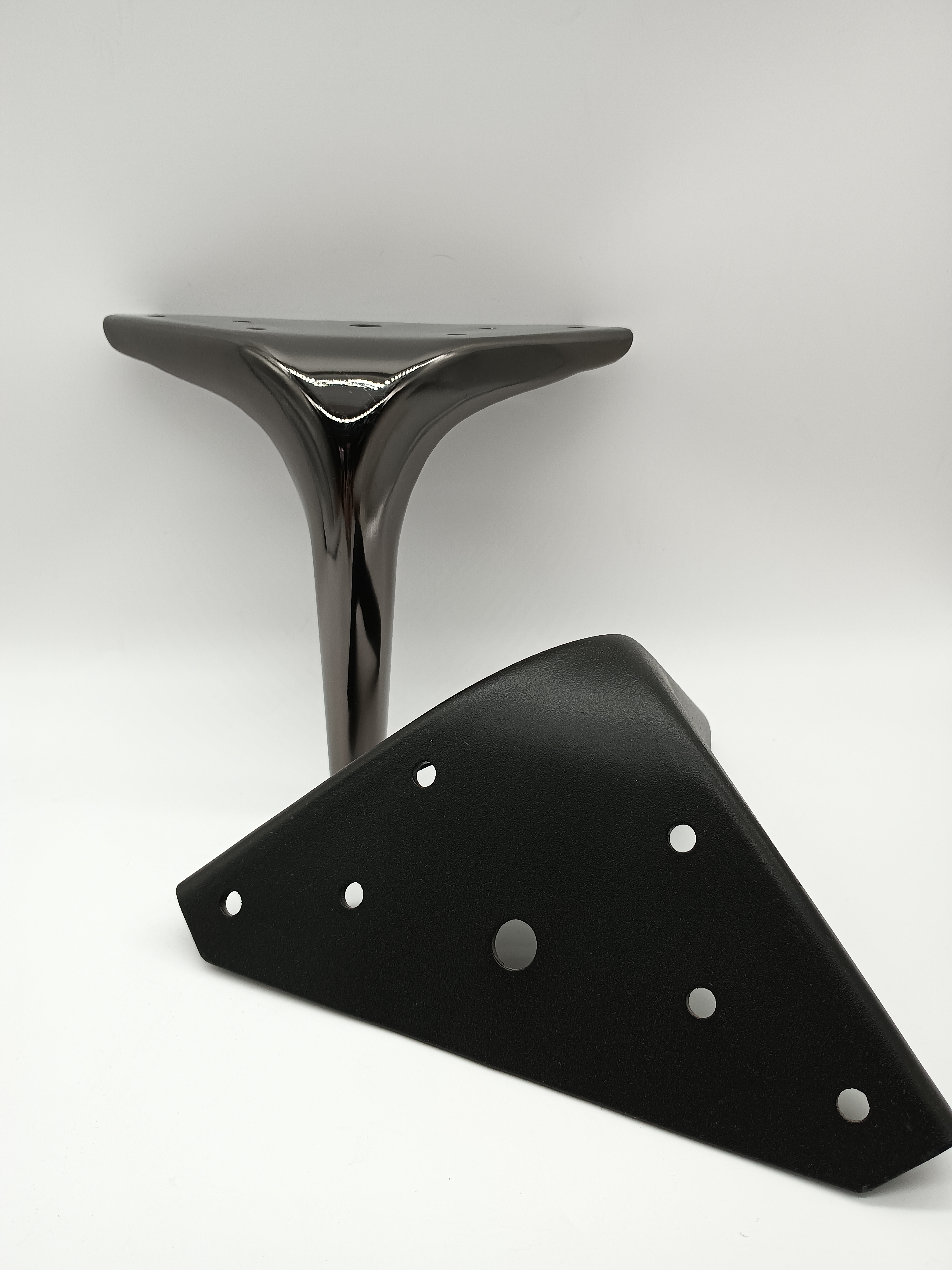 Gambe per divani in ferro di lusso a forma di Y affusolate moderne in metallo personalizzate in fabbrica