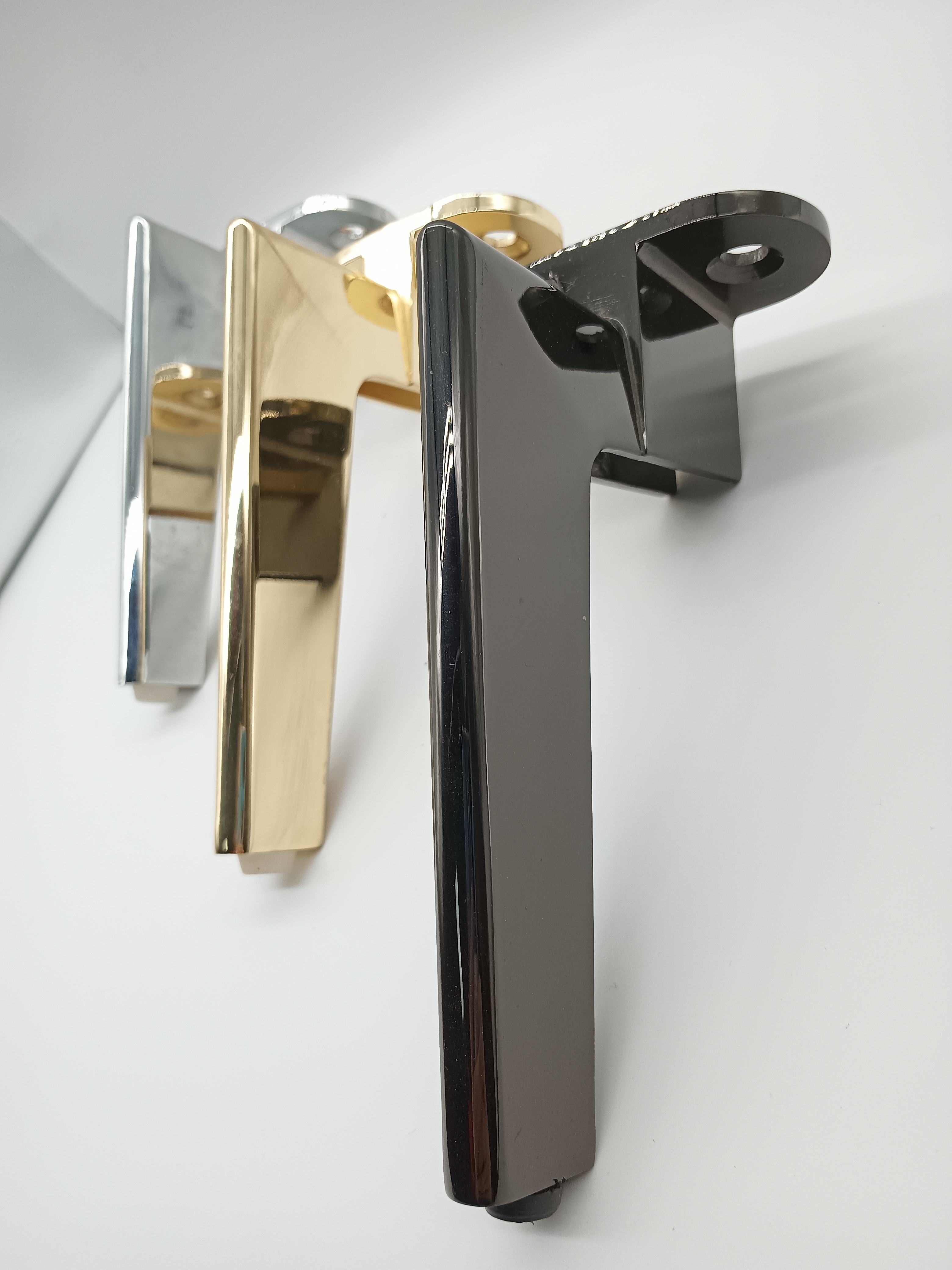 Gambe per mobili dal design elegante Decorazione Hardware Piedini per mobili Gamba per divano in lega di zinco